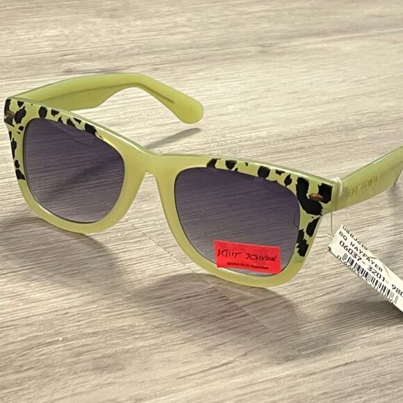 NWT Vintage Betsey Johnson Lime Green Animal Print Wayfarer Sunglasses - Picture 1 of 4